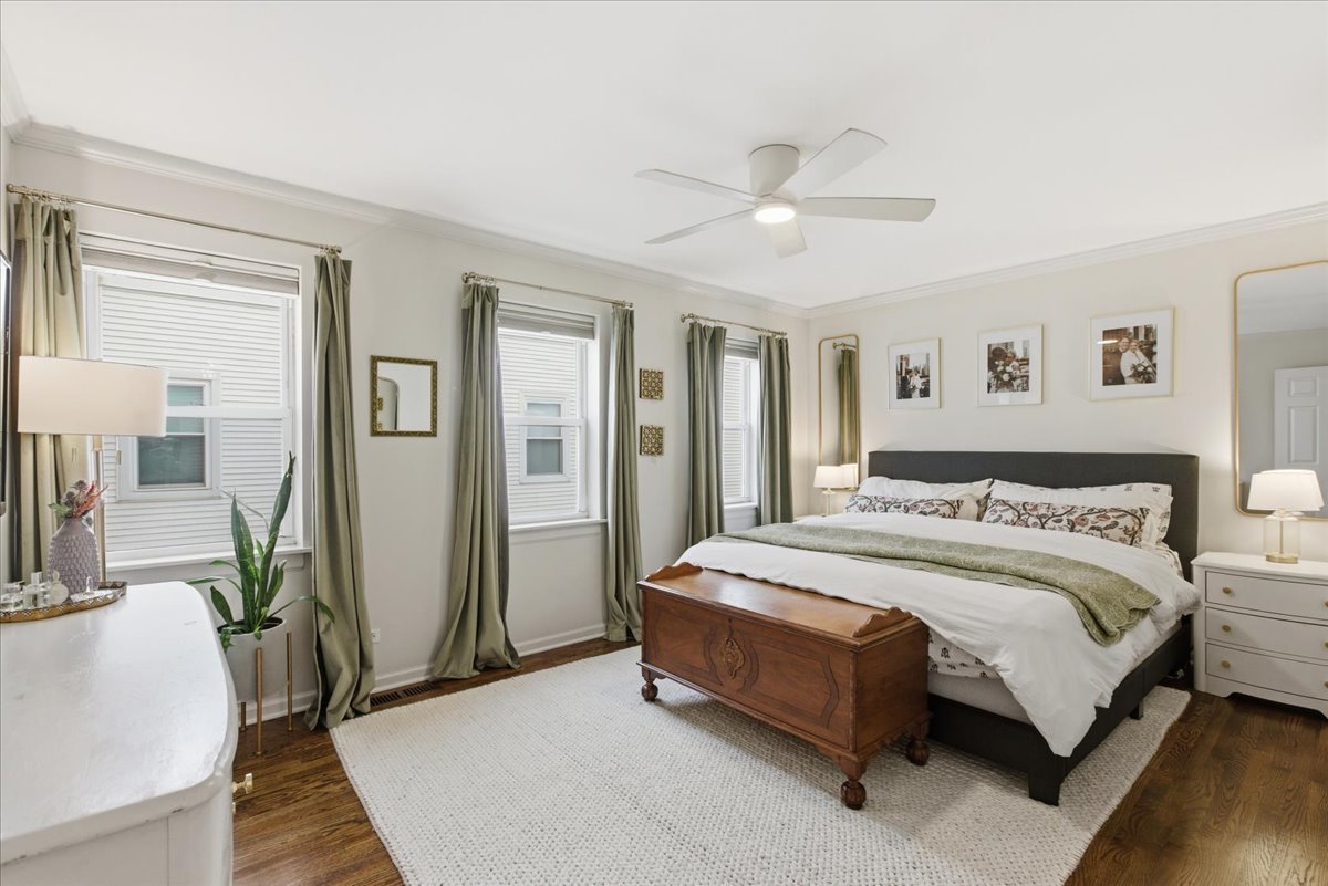 2943 N Lincoln Avenue Unit: 208