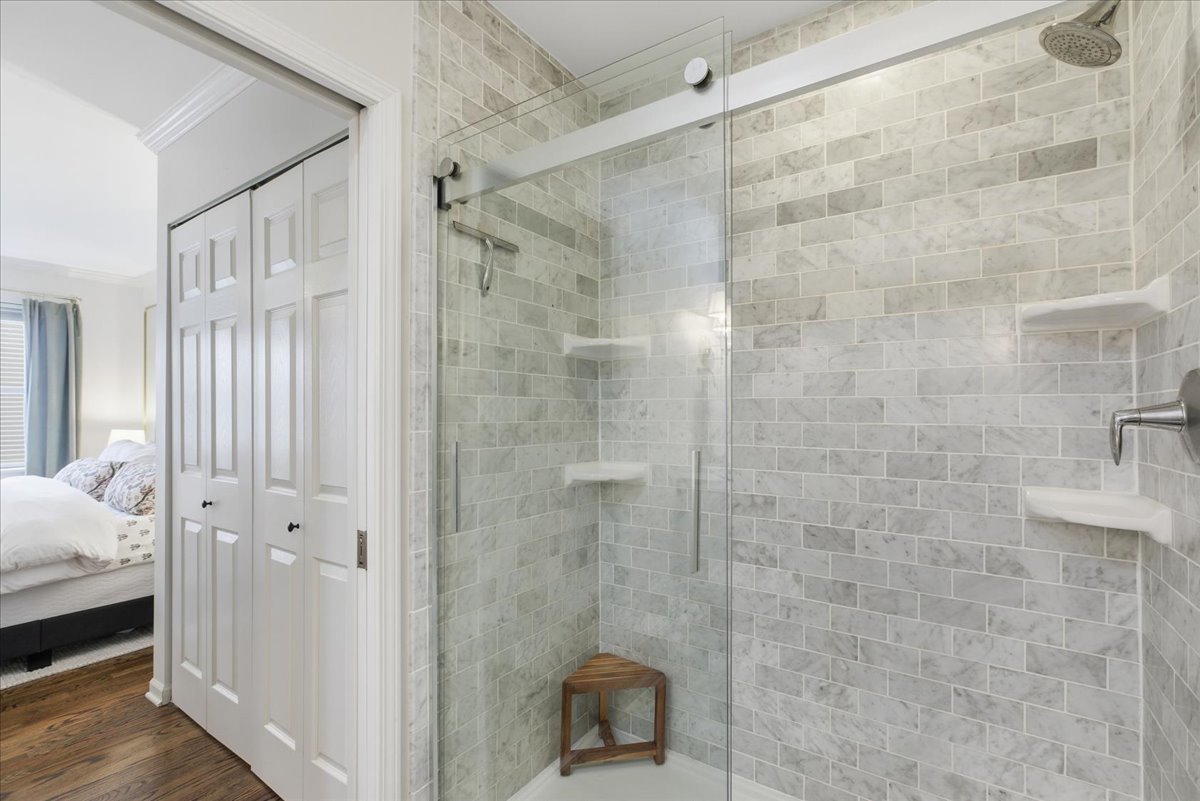 2943 N Lincoln Avenue Unit: 208