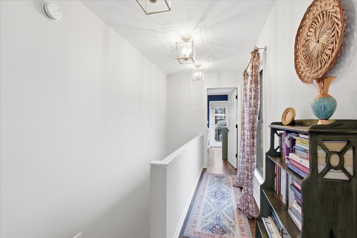 2943 N Lincoln Avenue Unit: 208