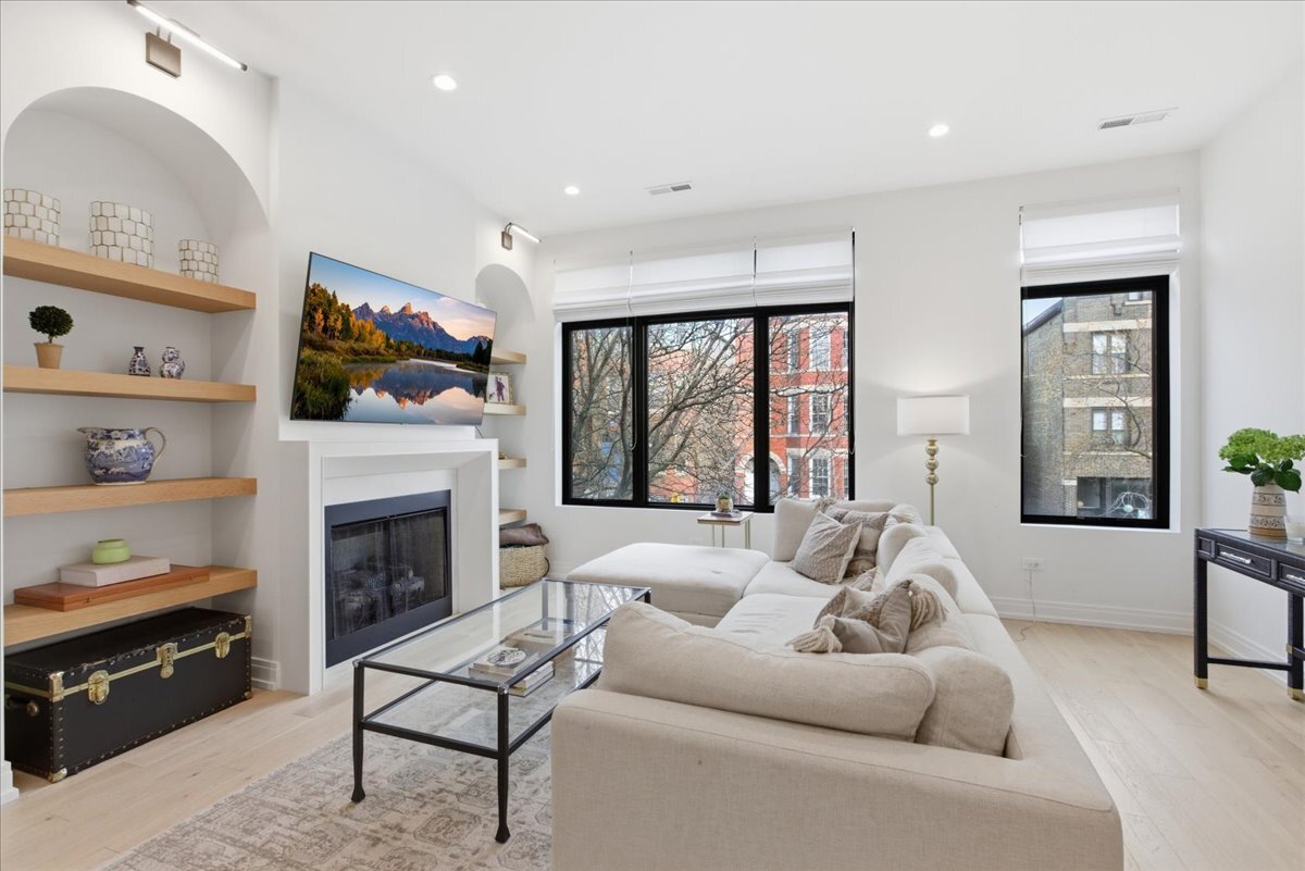 1244 N Greenview Avenue Unit: 2