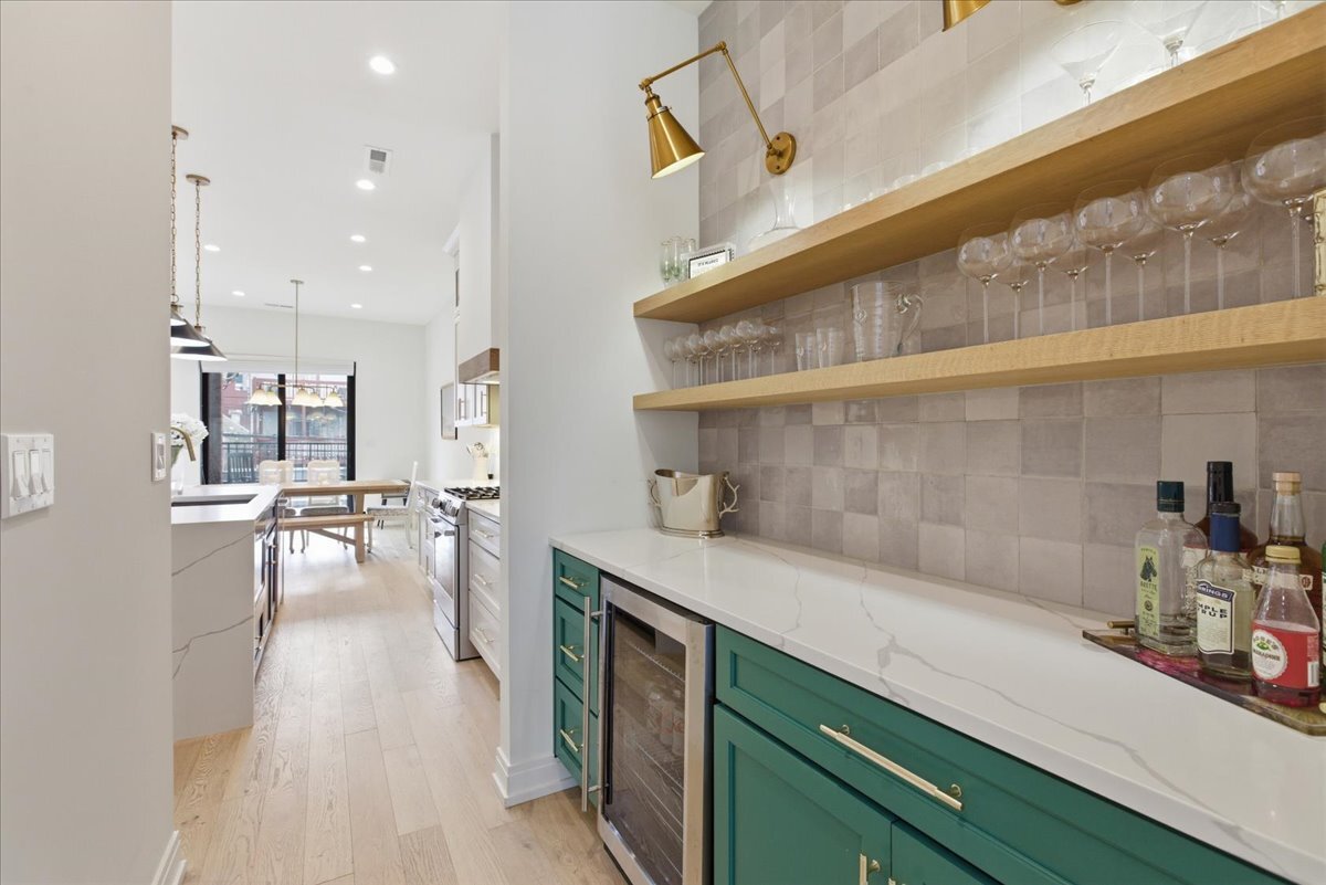 1244 N Greenview Avenue Unit: 2