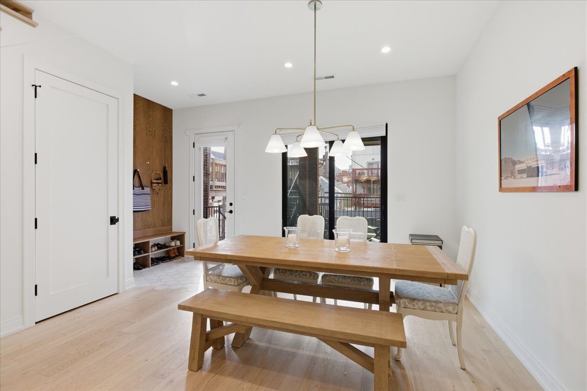 1244 N Greenview Avenue Unit: 2