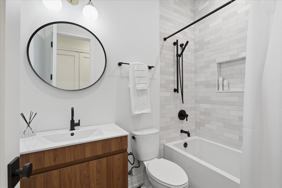 1244 N Greenview Avenue Unit: 2