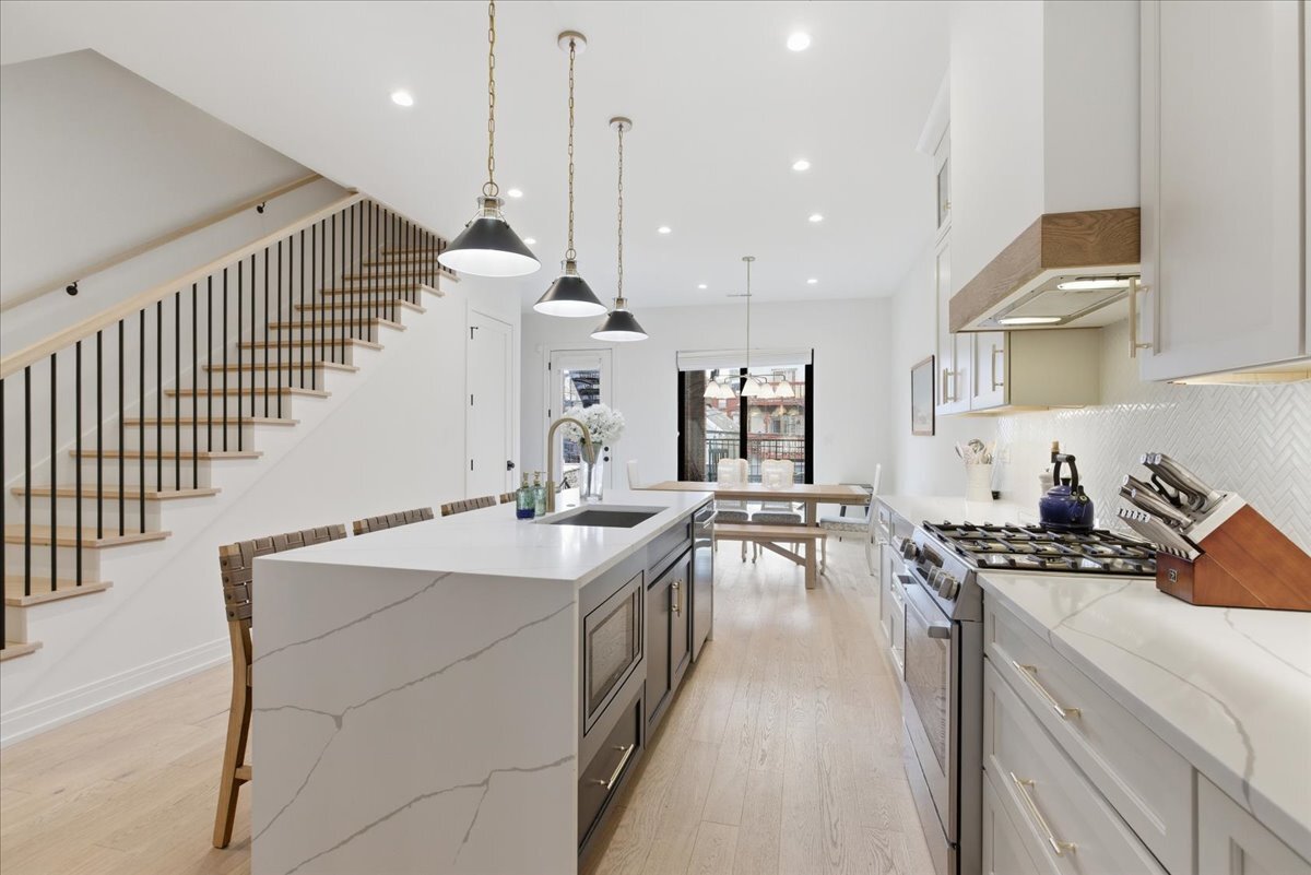 1244 N Greenview Avenue Unit: 2