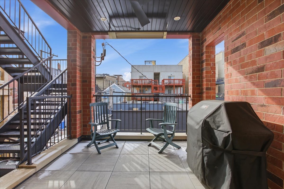 1244 N Greenview Avenue Unit: 2