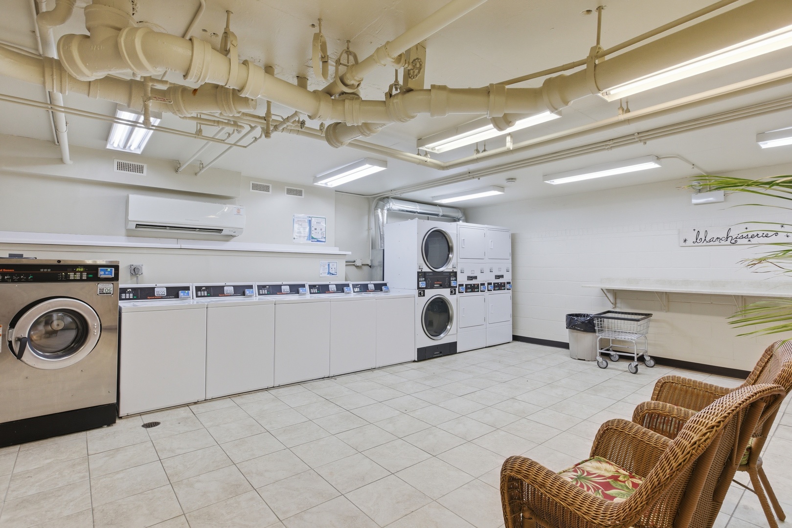 1340 N Dearborn Street Unit: 9D