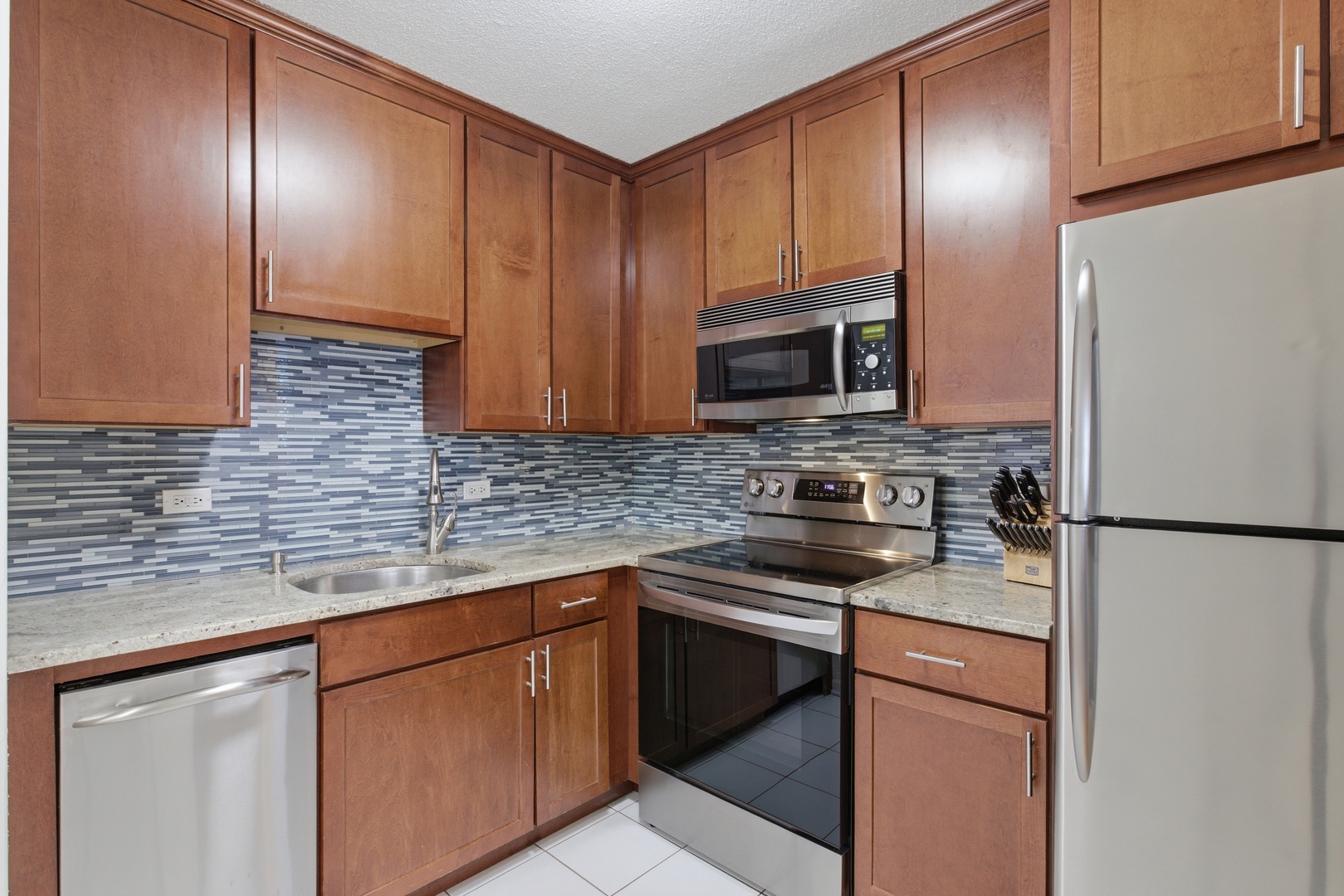 1340 N Dearborn Street Unit: 9D