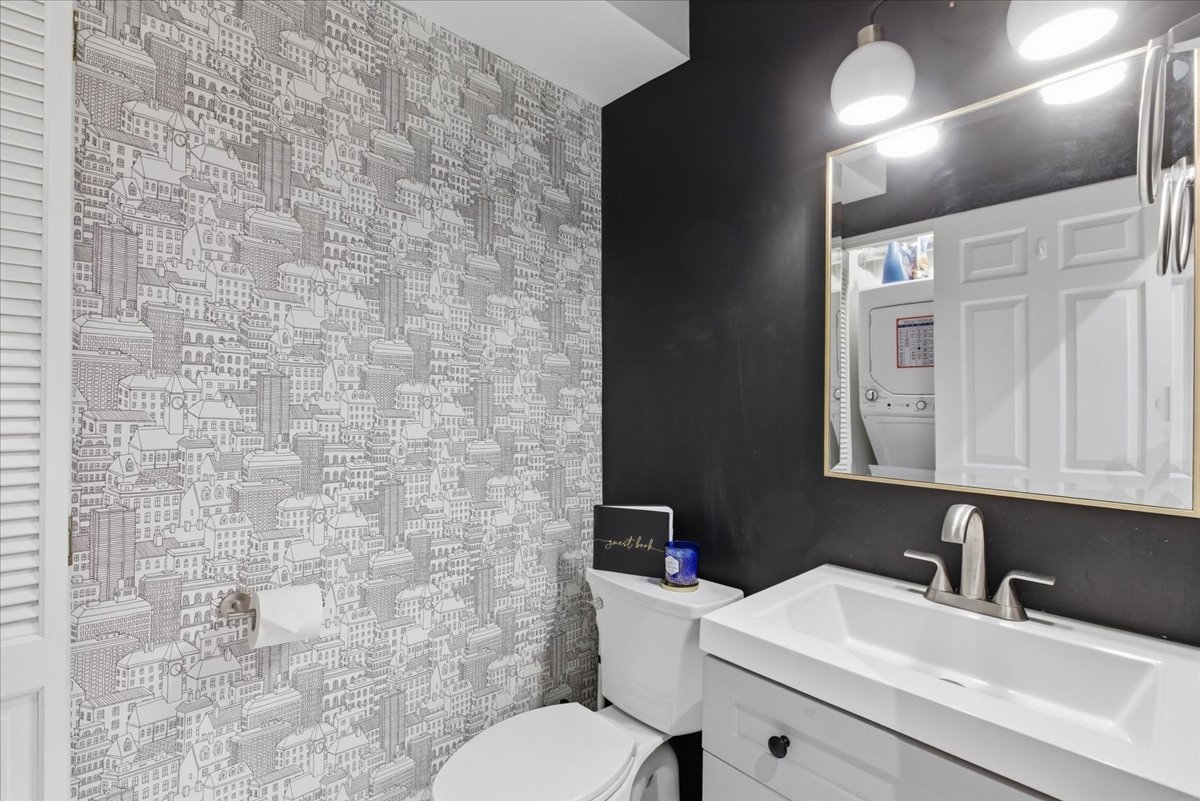 2140 N Winchester Avenue Unit: 10