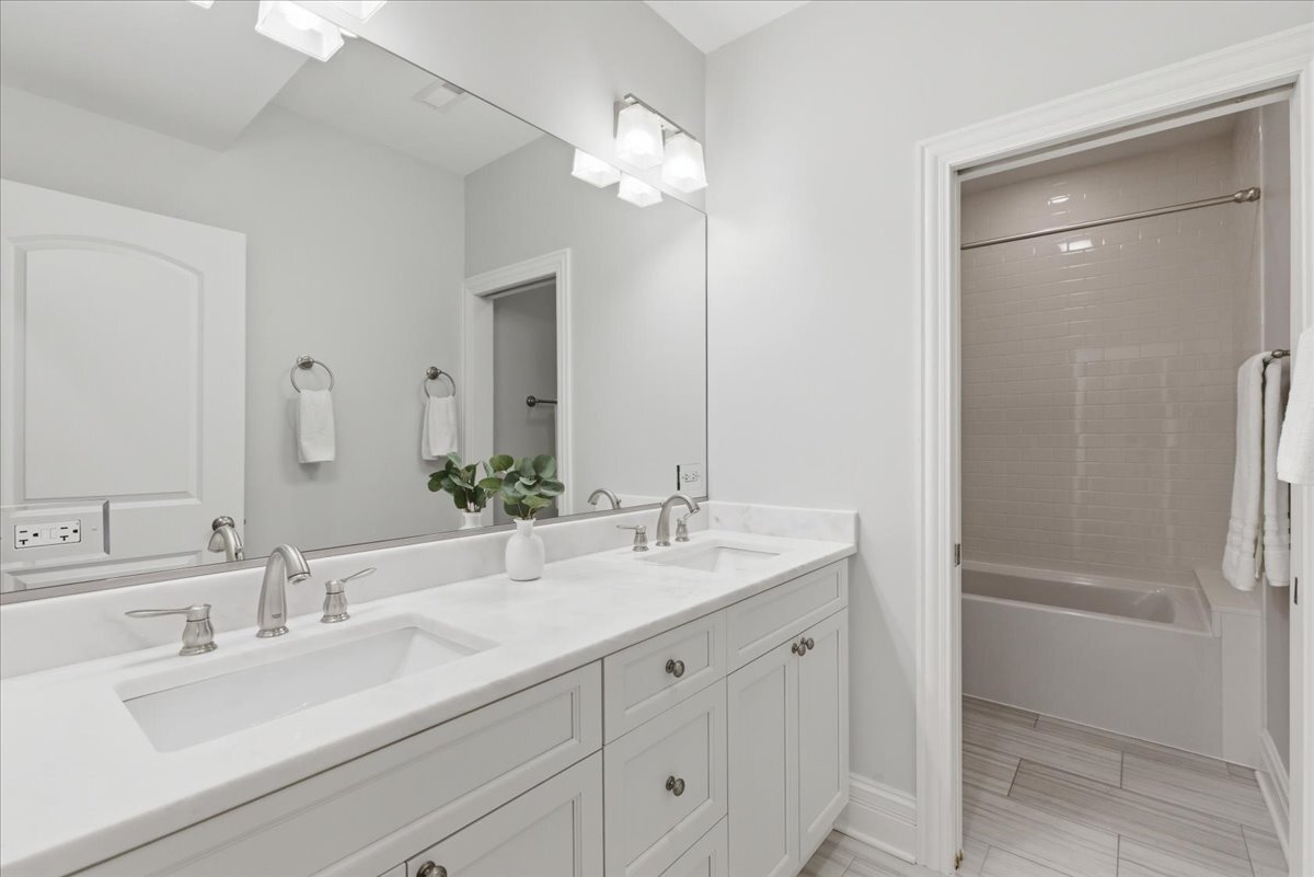 2733 W Agatite Avenue