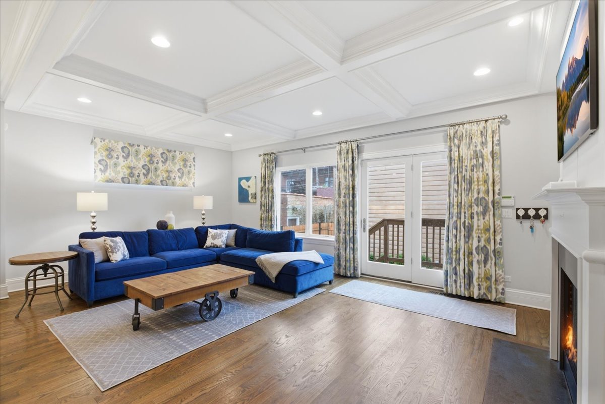 2733 W Agatite Avenue