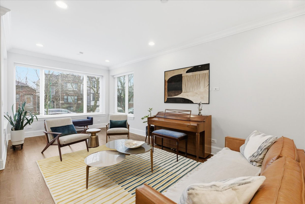 2733 W Agatite Avenue