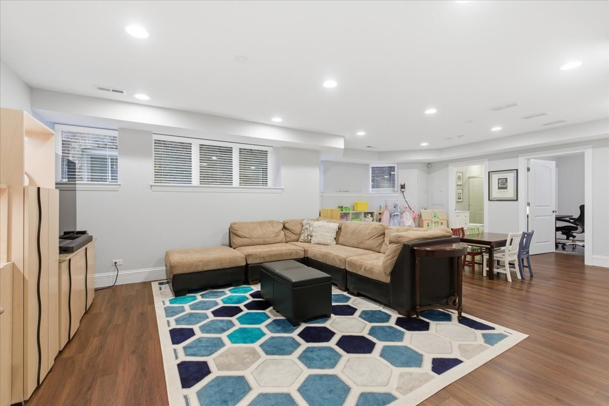 2733 W Agatite Avenue