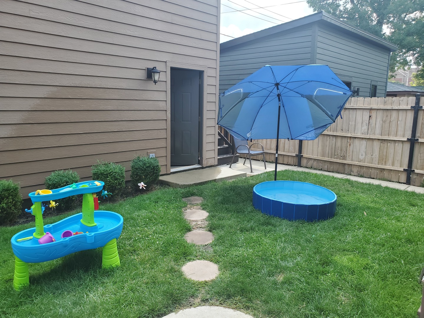 2733 W Agatite Avenue