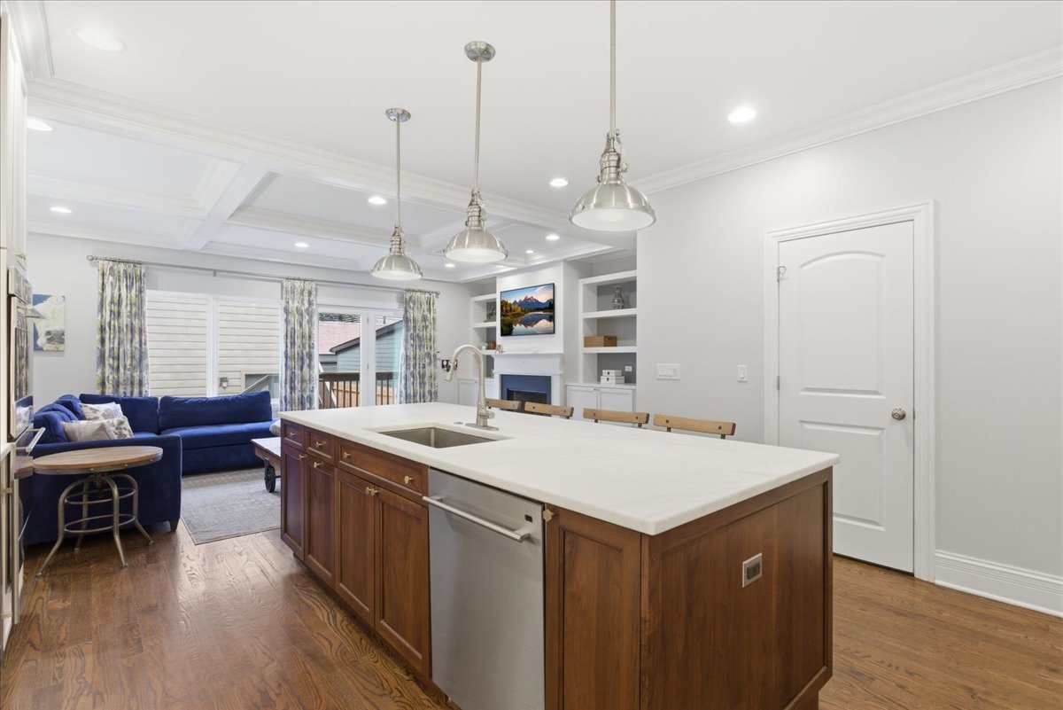 2733 W Agatite Avenue