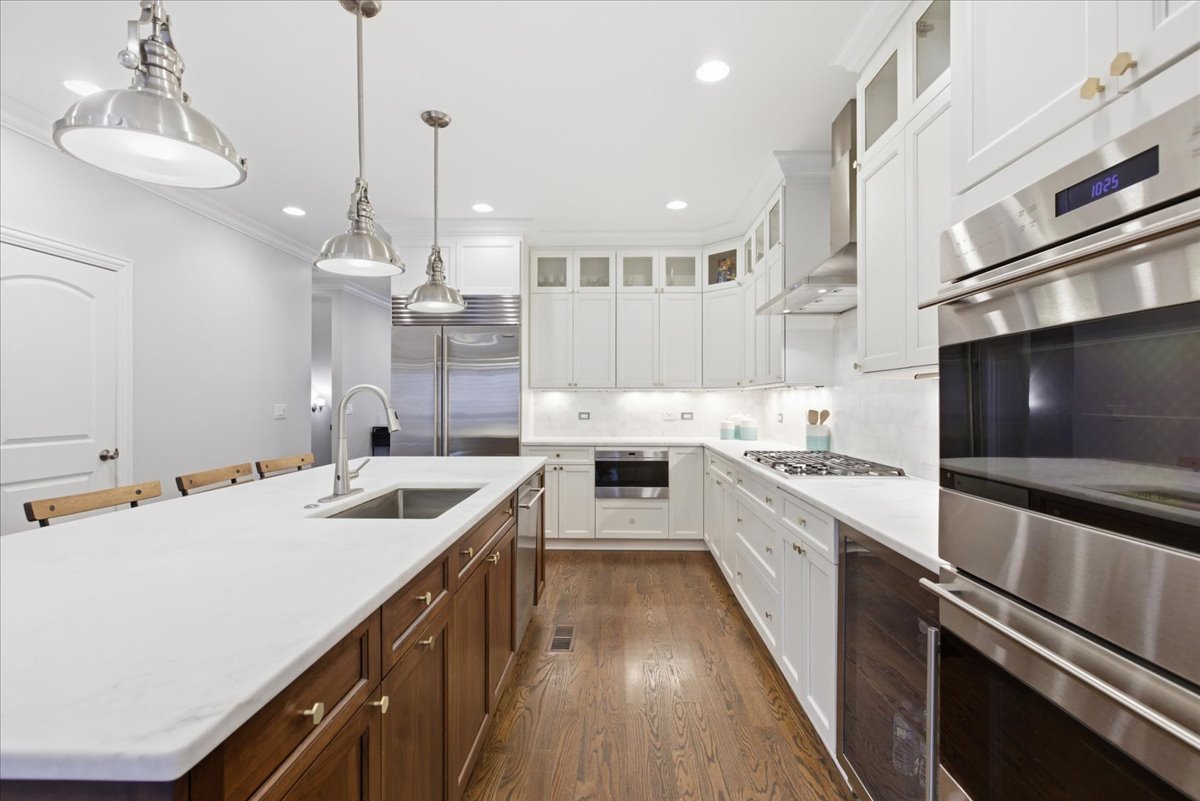 2733 W Agatite Avenue