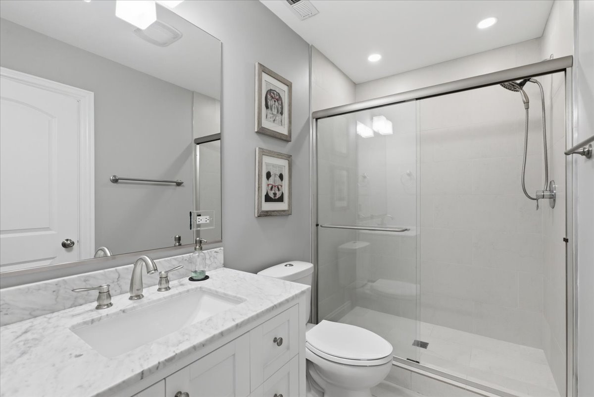 2733 W Agatite Avenue