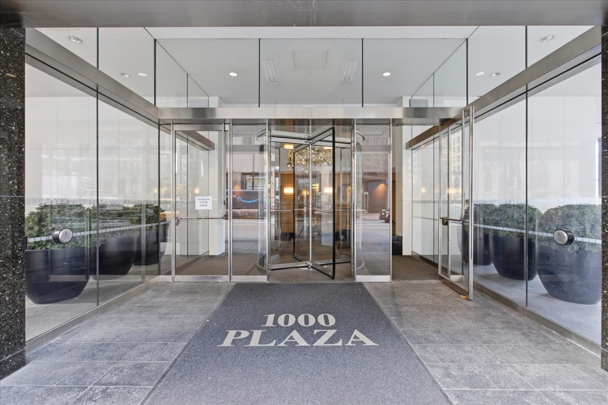 1000 N LAKE SHORE Plaza Unit: 30C