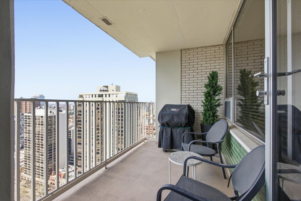 1000 N LAKE SHORE Plaza Unit: 30C