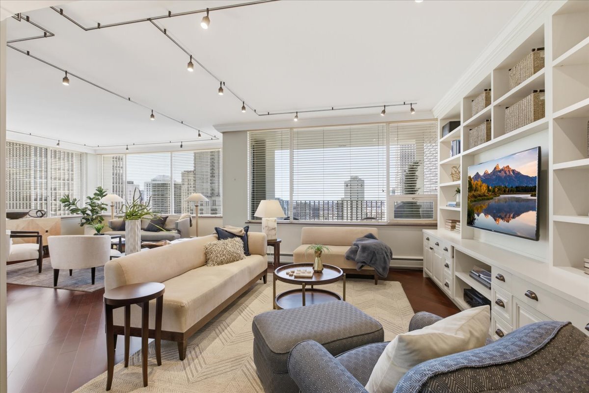 1000 N LAKE SHORE Plaza Unit: 30C