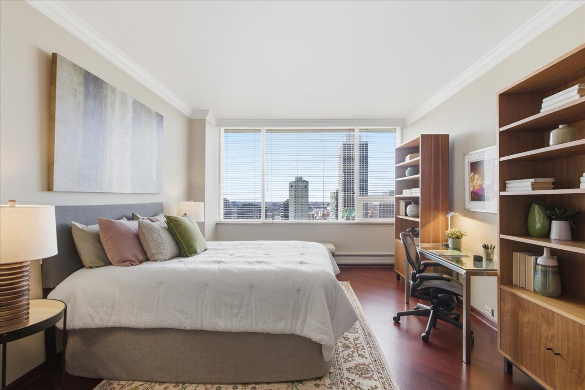 1000 N LAKE SHORE Plaza Unit: 30C