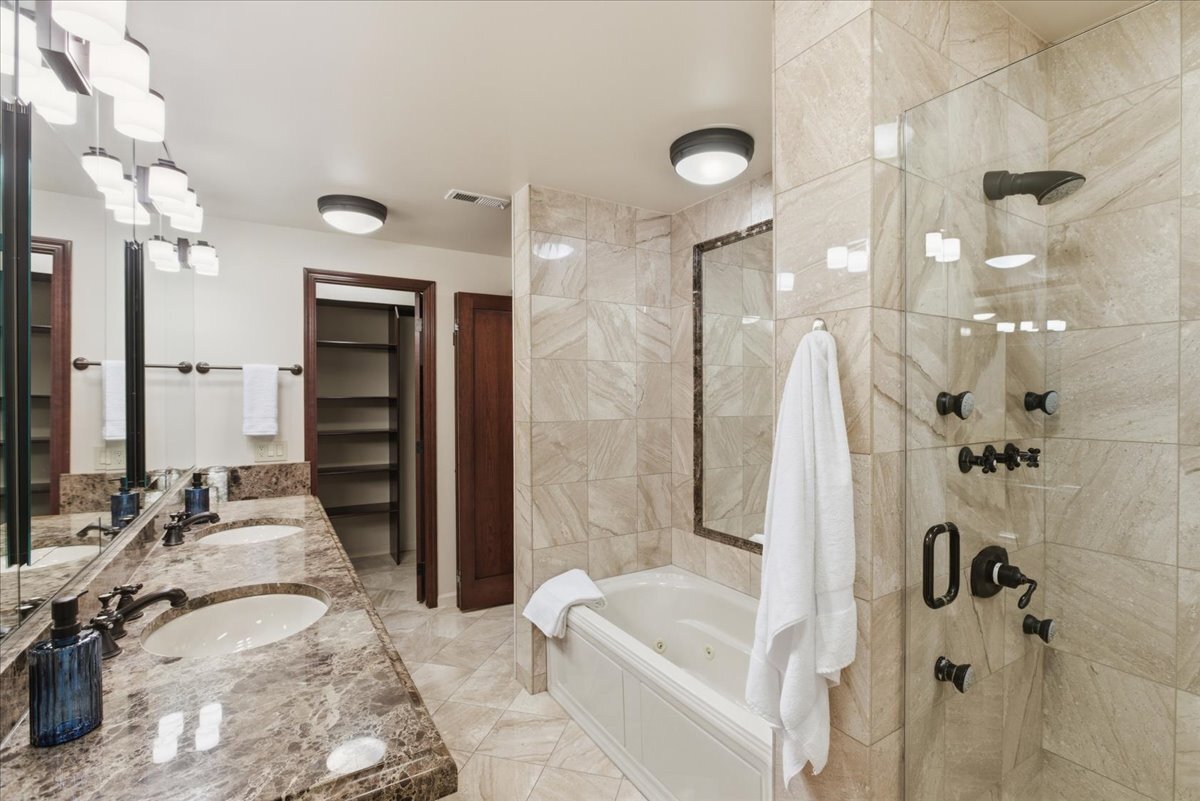 1000 N LAKE SHORE Plaza Unit: 30C