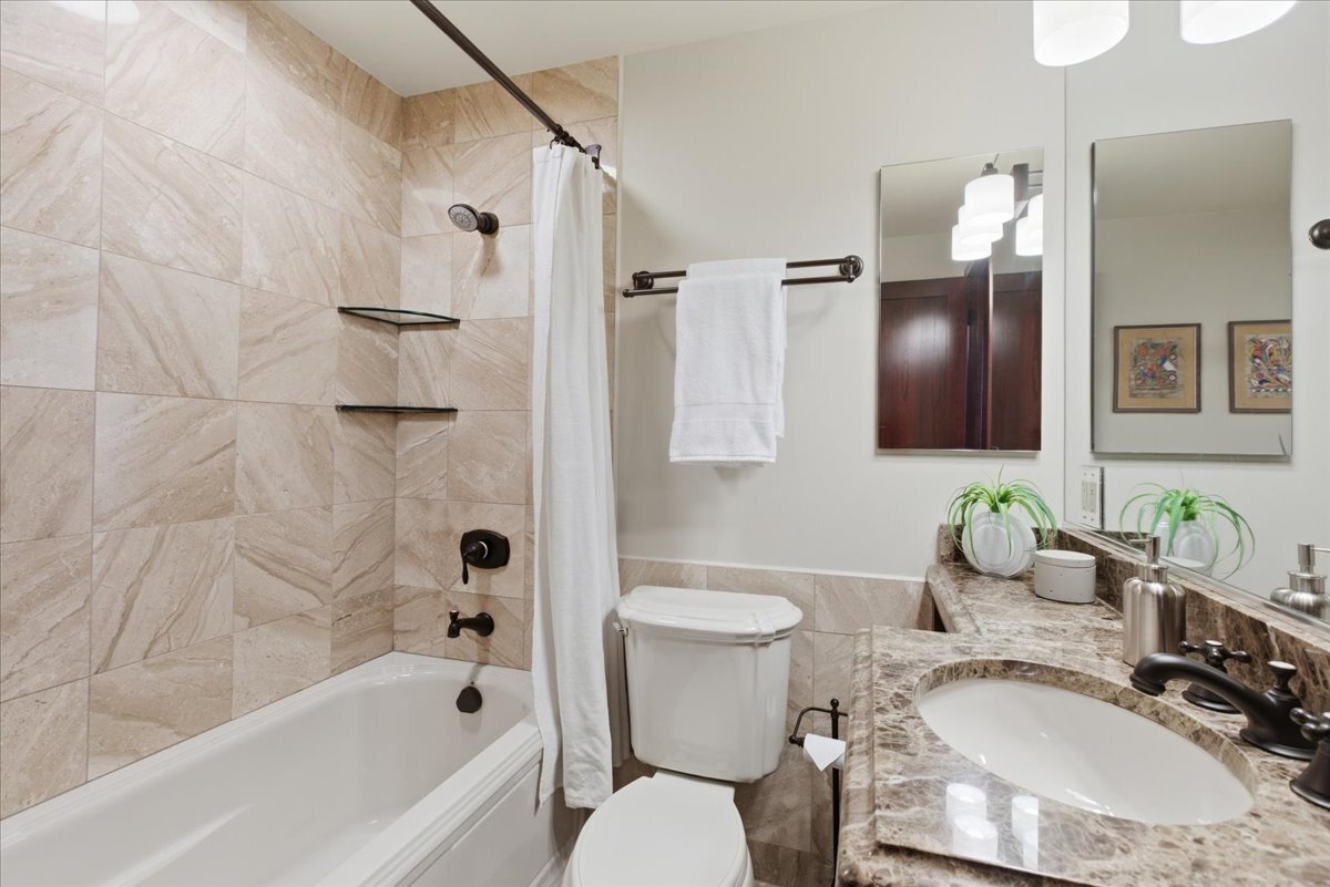 1000 N LAKE SHORE Plaza Unit: 30C