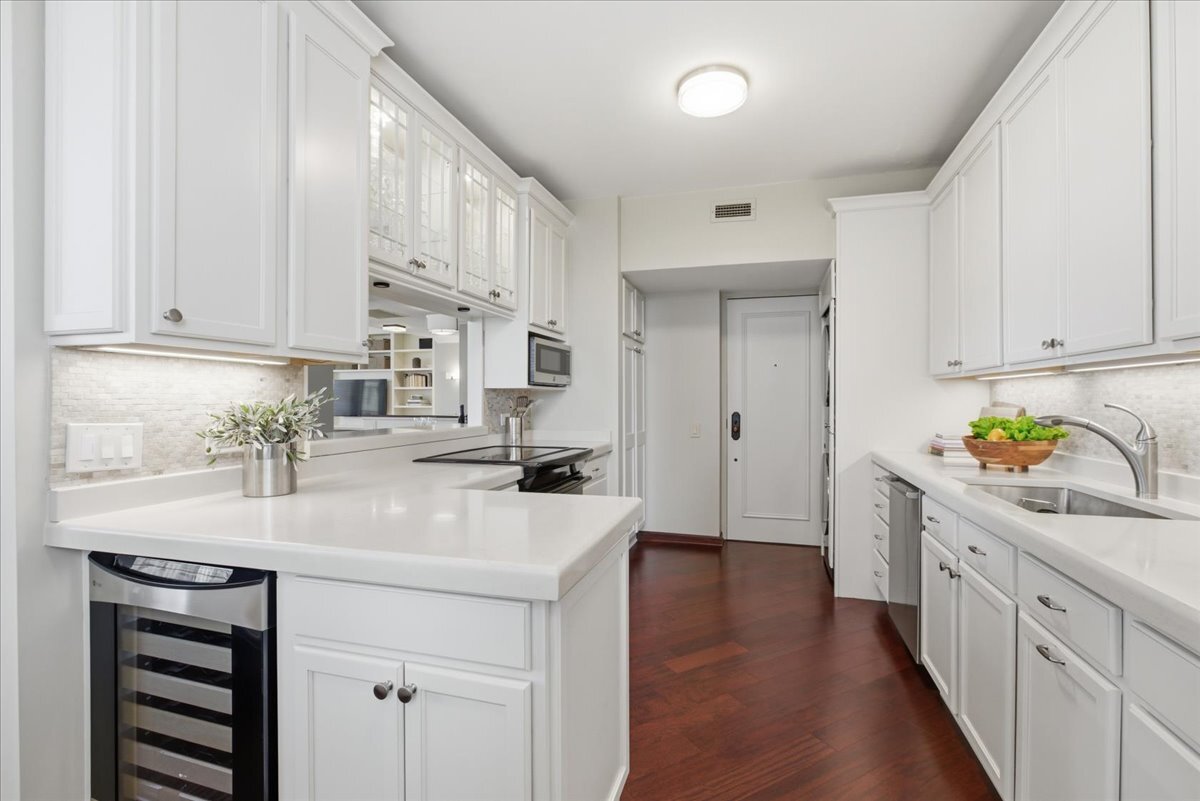 1000 N LAKE SHORE Plaza Unit: 30C