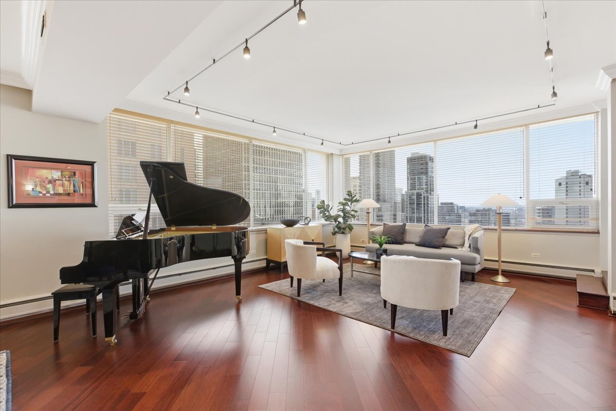 1000 N LAKE SHORE Plaza Unit: 30C