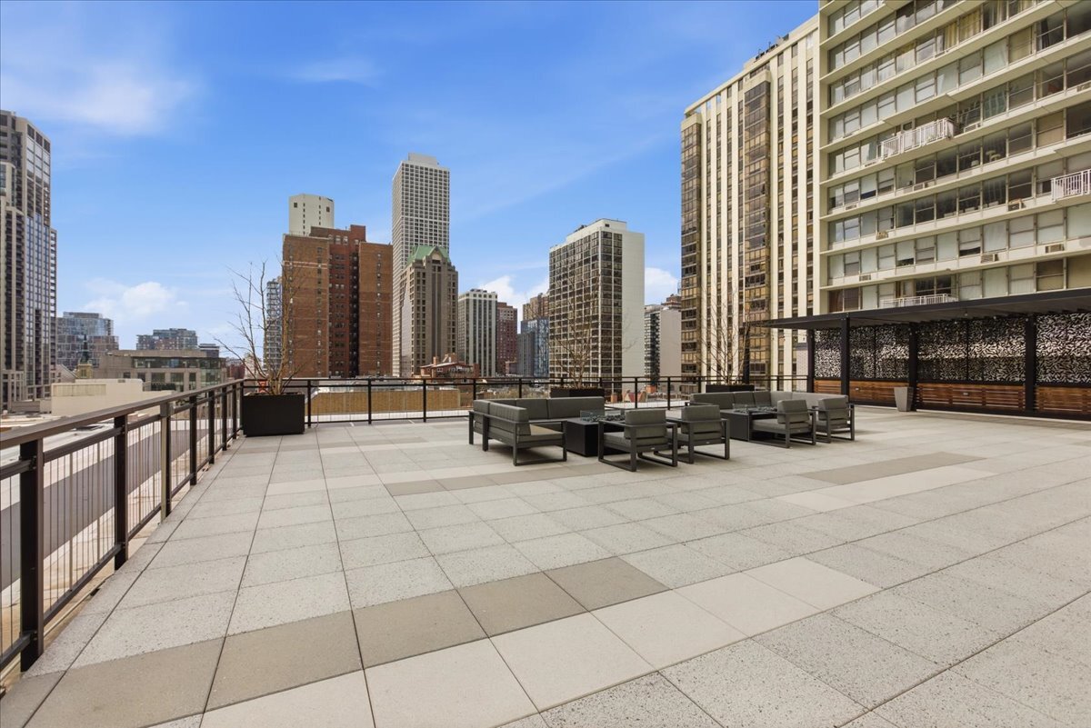 1000 N LAKE SHORE Plaza Unit: 30C