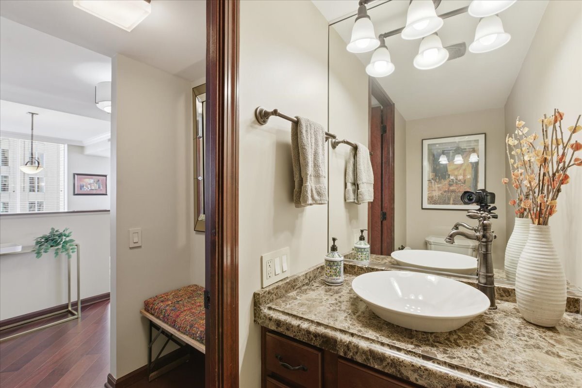 1000 N LAKE SHORE Plaza Unit: 30C