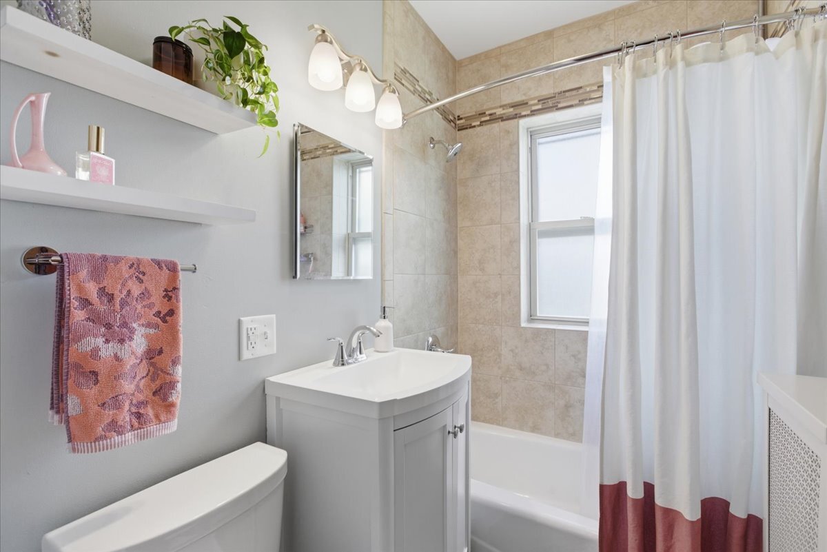 5011 N Wolcott Avenue Unit: 3S