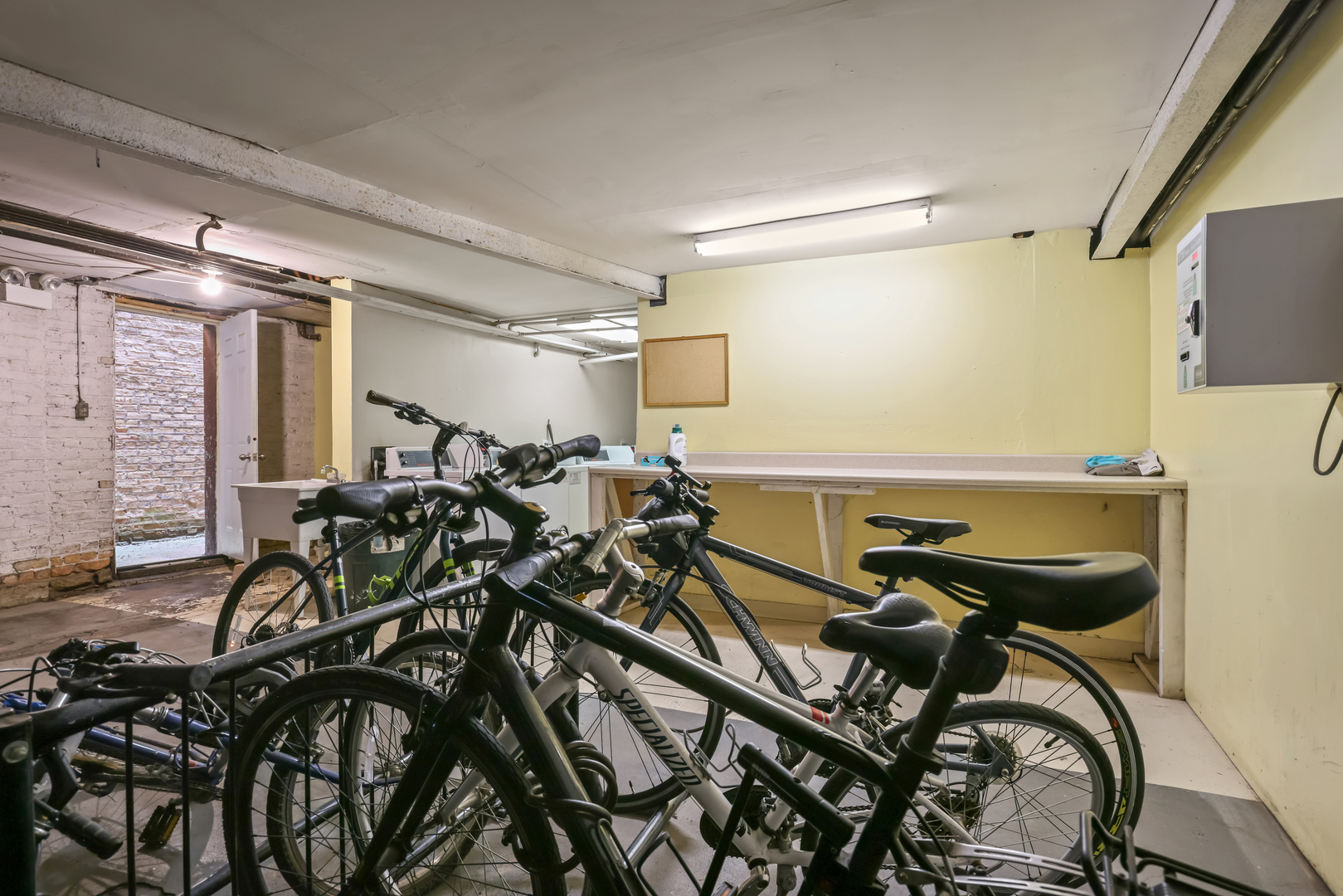 908 W Grace Street Unit: 3