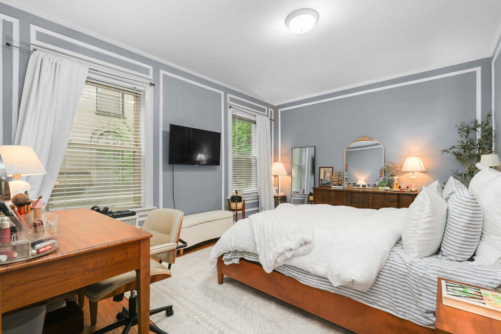 2730 N Pine Grove Avenue Unit: 1N