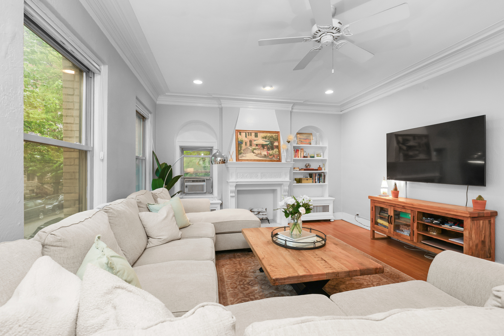2730 N Pine Grove Avenue Unit: 1N