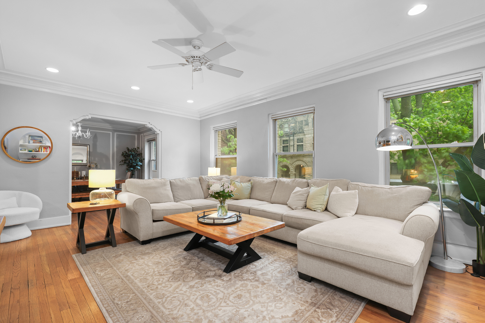 2730 N Pine Grove Avenue Unit: 1N