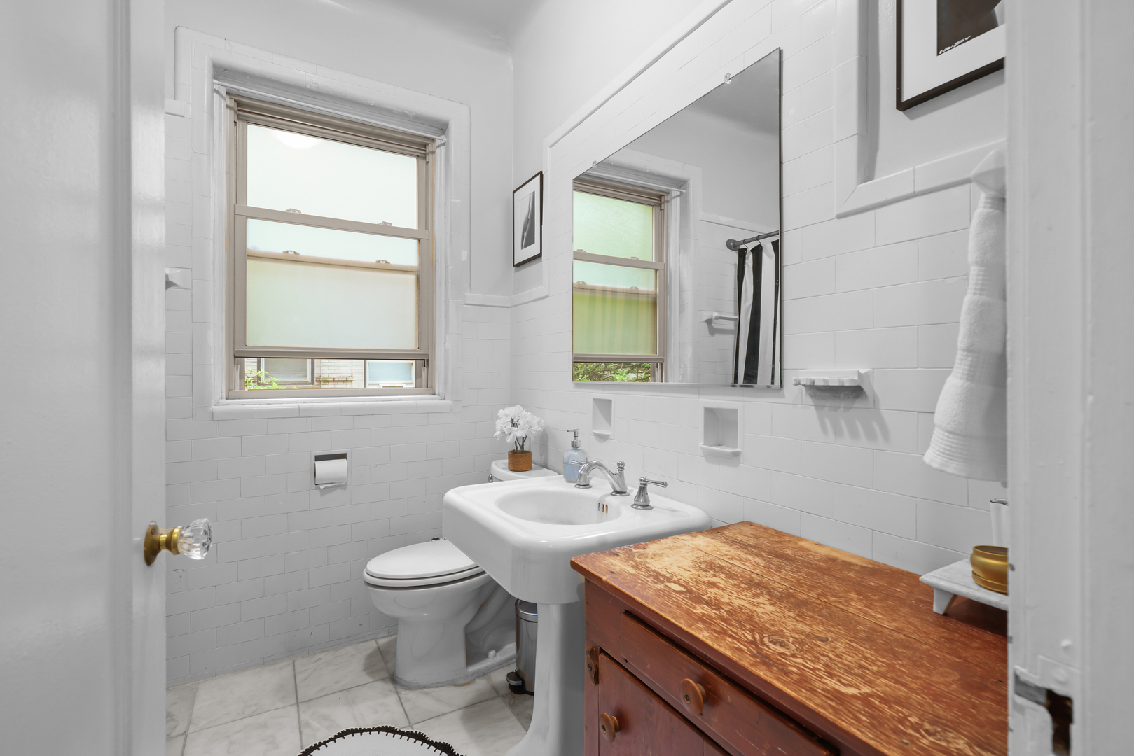 2730 N Pine Grove Avenue Unit: 1N