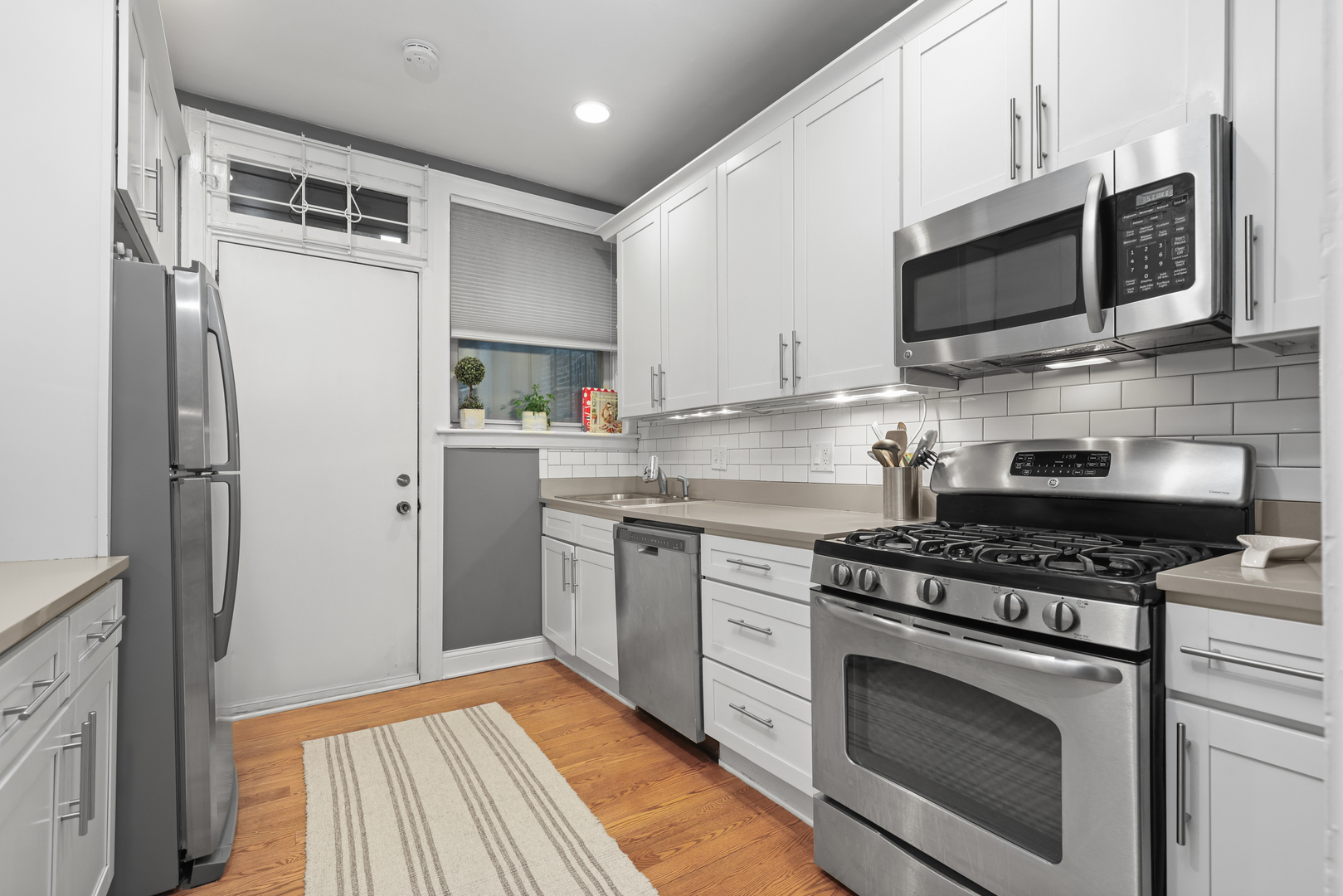 2730 N Pine Grove Avenue Unit: 1N