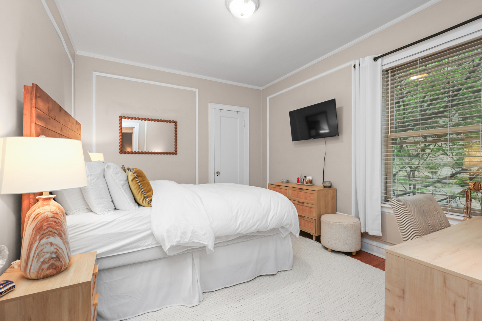 2730 N Pine Grove Avenue Unit: 1N