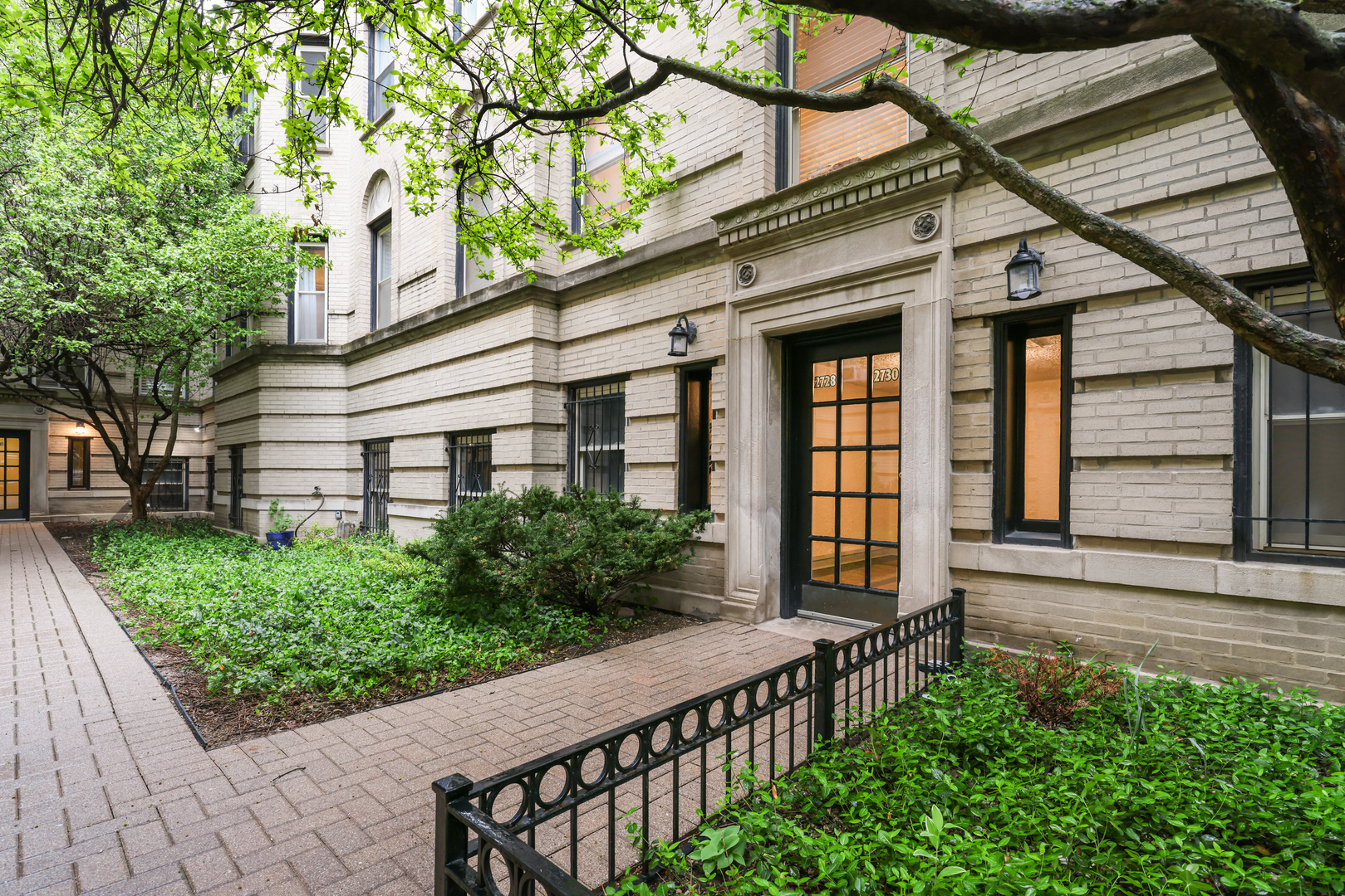 2730 N Pine Grove Avenue Unit: 1N