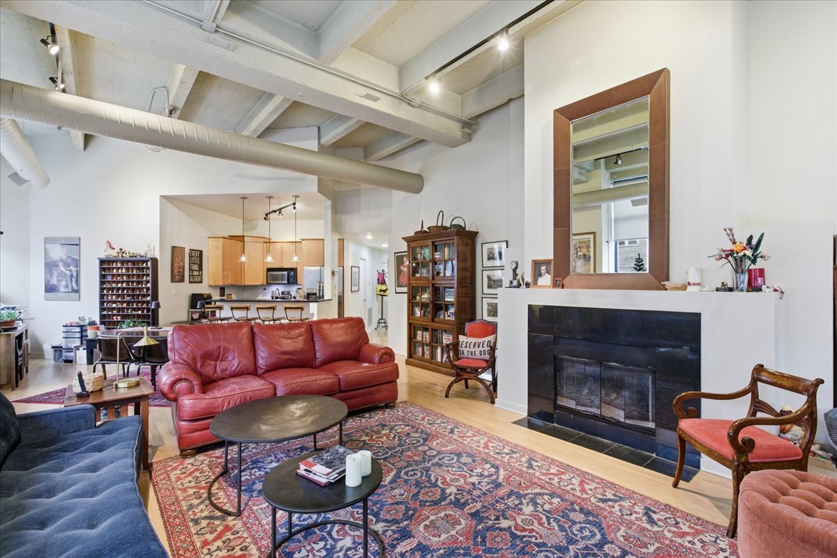 2600 N Southport Avenue Unit: 101