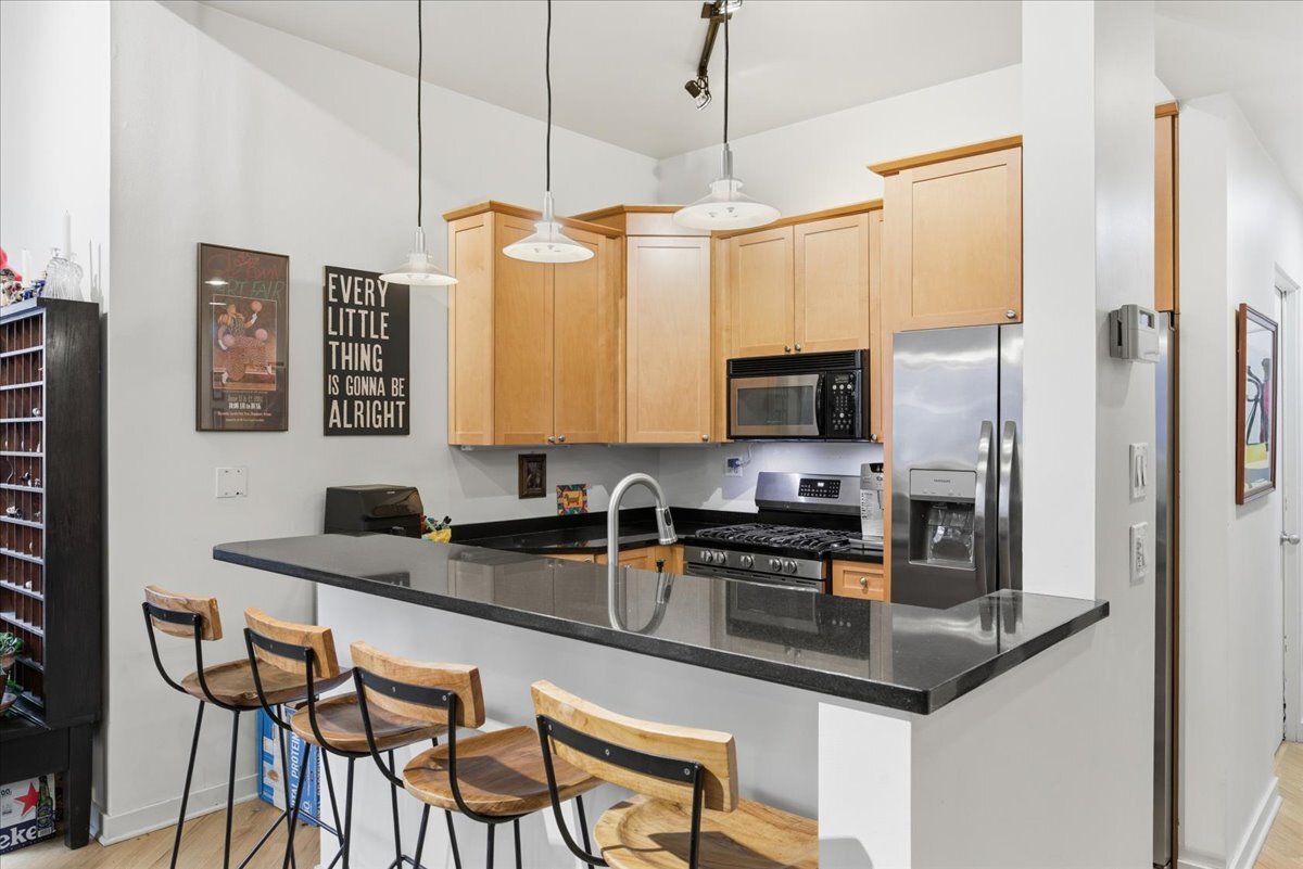 2600 N Southport Avenue Unit: 101
