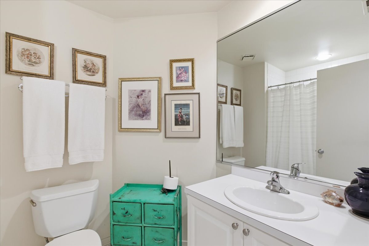 2600 N Southport Avenue Unit: 101