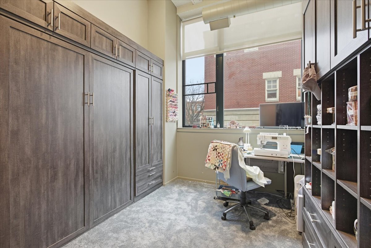 2600 N Southport Avenue Unit: 101