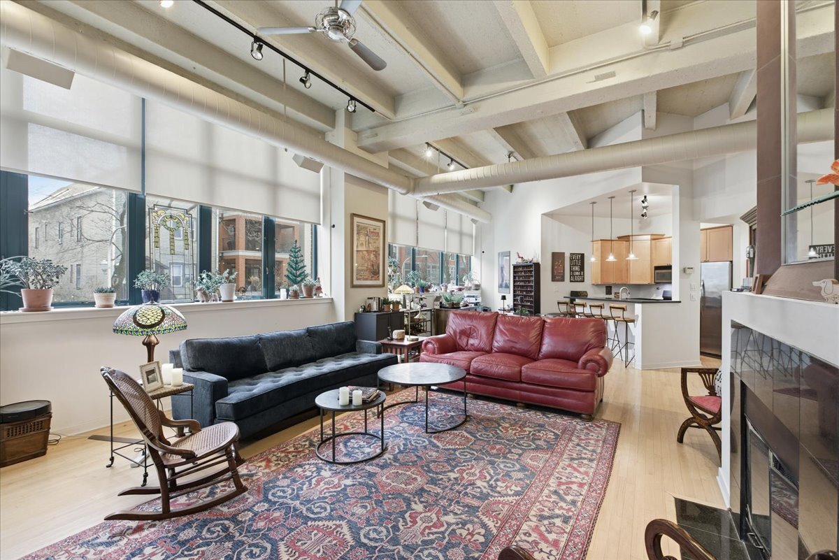 2600 N Southport Avenue Unit: 101