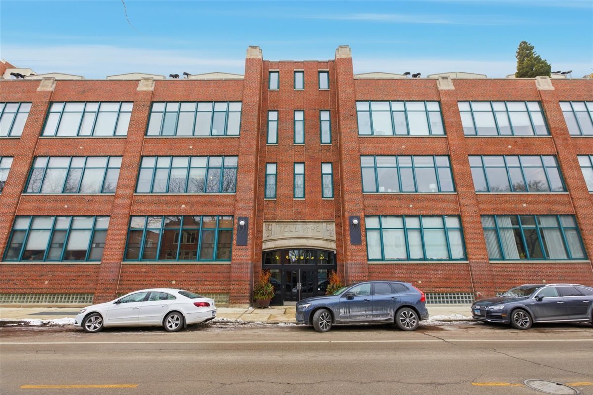 2600 N Southport Avenue Unit: 101