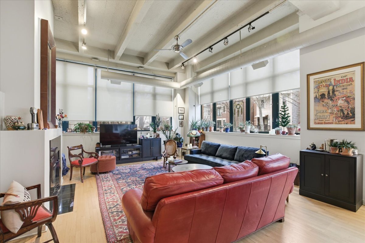 2600 N Southport Avenue Unit: 101