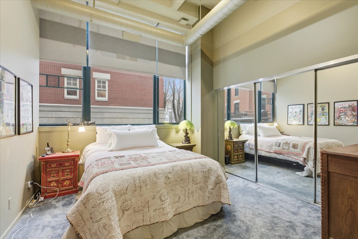 2600 N Southport Avenue Unit: 101