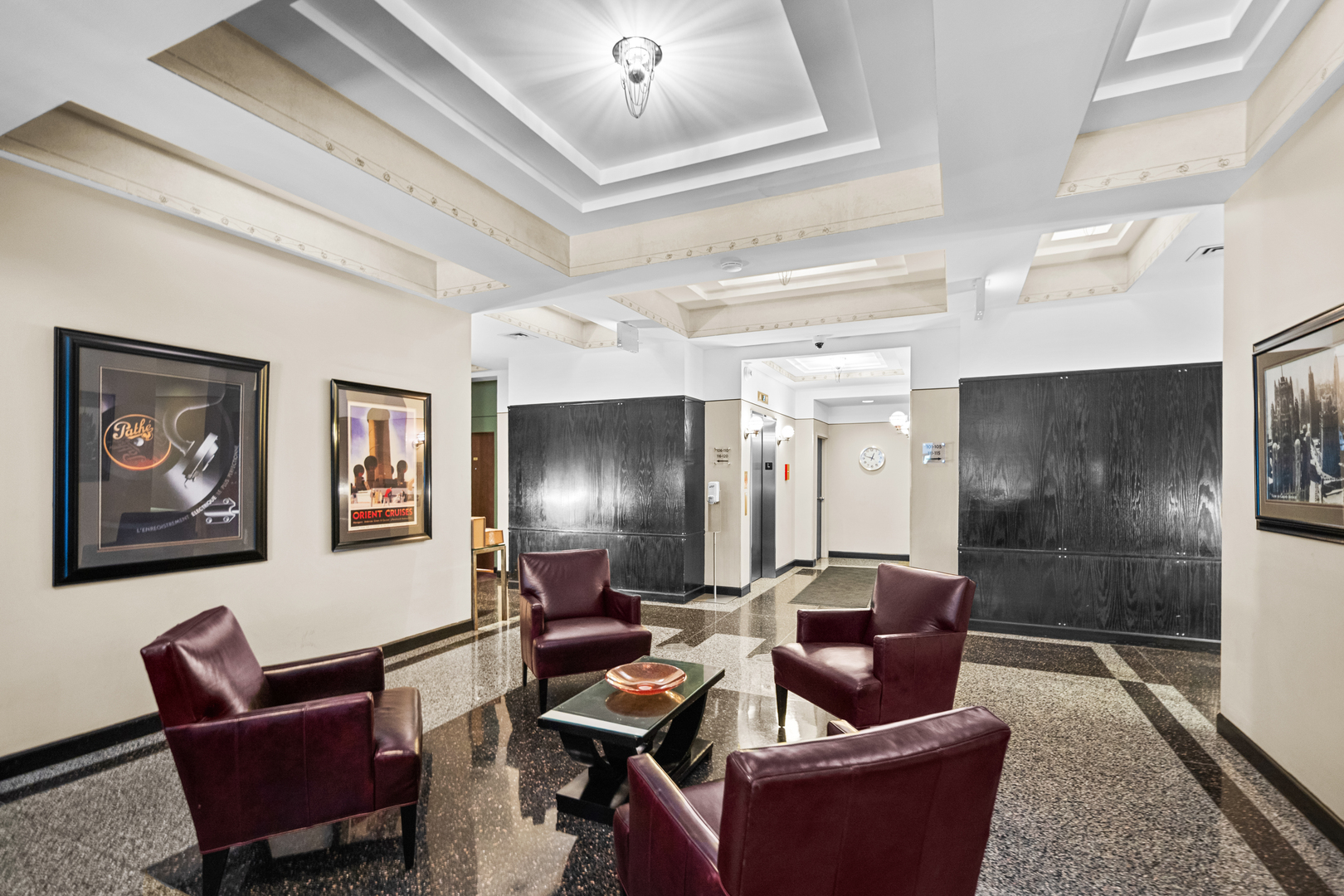 2600 N Southport Avenue Unit: 101