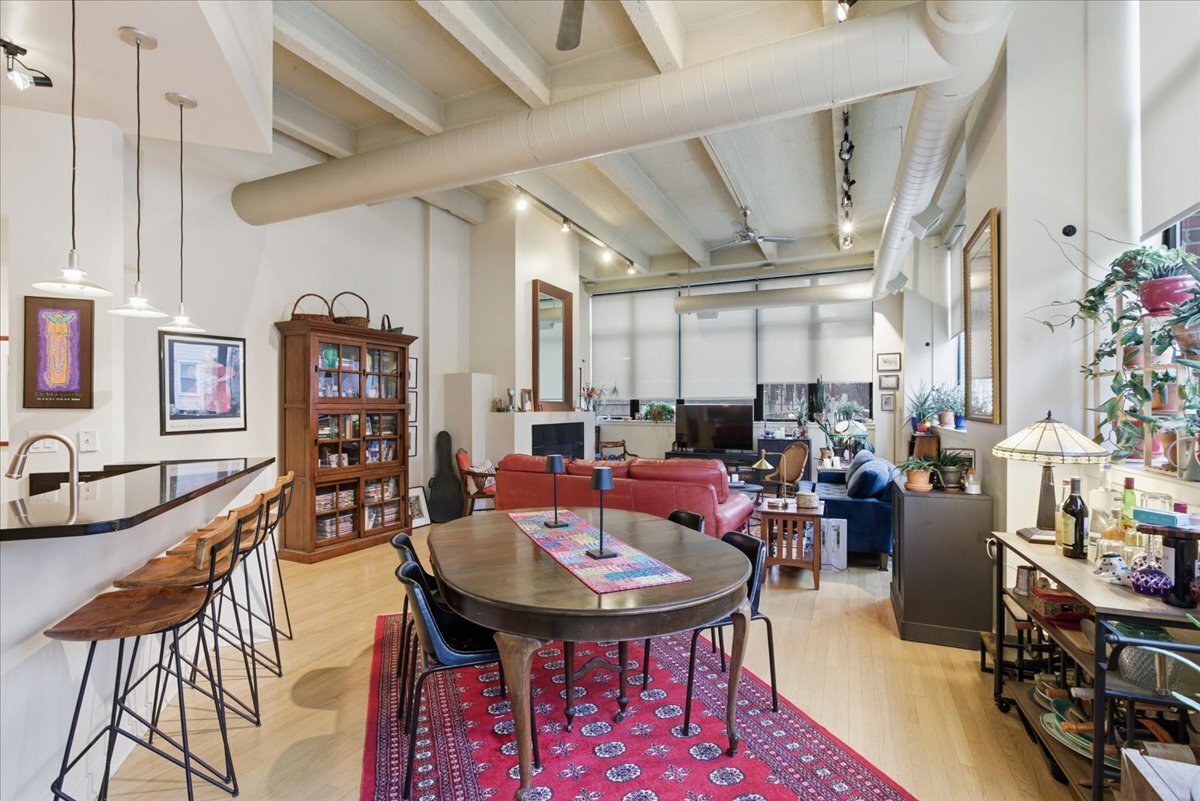 2600 N Southport Avenue Unit: 101