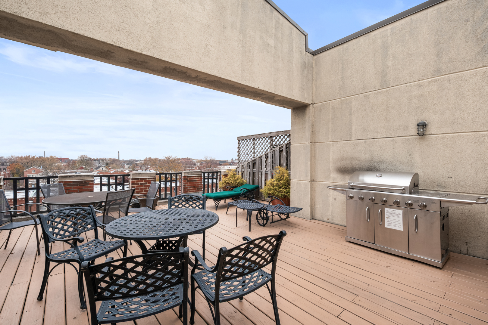 2600 N Southport Avenue Unit: 101